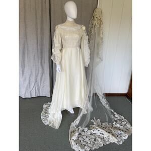 🎉🎉🎉SOLD Priscilla of Boston by Miss Betsy Wedding Gown and Veil